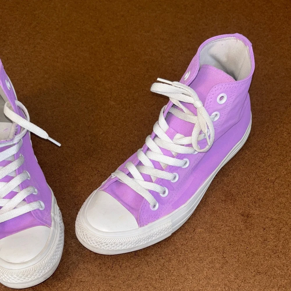 Custom painted Converse Purple lilac High-Top Sneakers Women’s 8.5 men’s 6.5